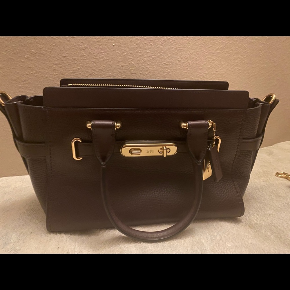 Coach swagger pebble leather bag